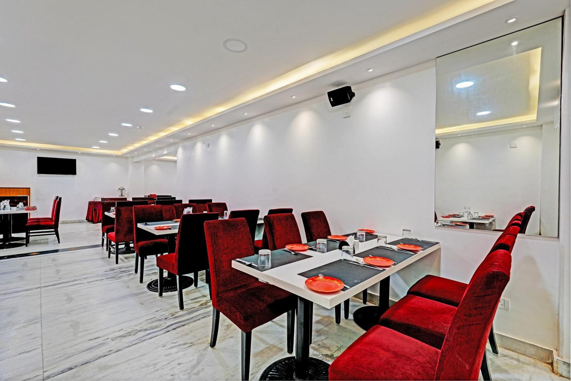 Hotel Hight Krone A Family Hotel Near Igi Airport Delhi Нью-Дели Экстерьер фото