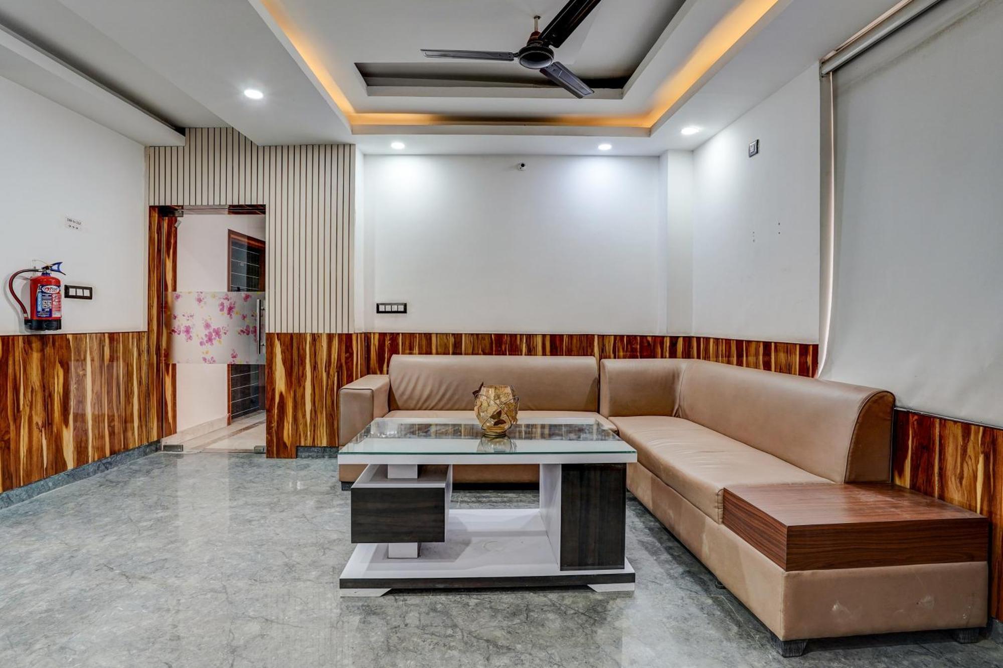 Hotel Hight Krone A Family Hotel Near Igi Airport Delhi Нью-Дели Экстерьер фото
