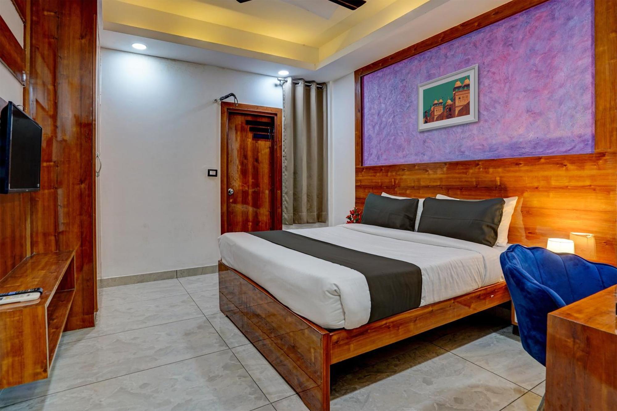 Hotel Hight Krone A Family Hotel Near Igi Airport Delhi Нью-Дели Экстерьер фото