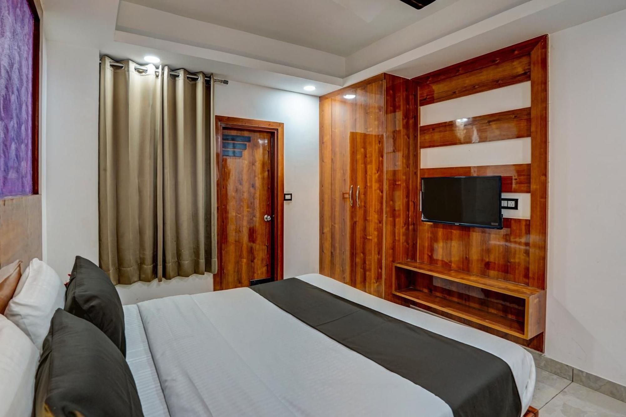 Hotel Hight Krone A Family Hotel Near Igi Airport Delhi Нью-Дели Экстерьер фото